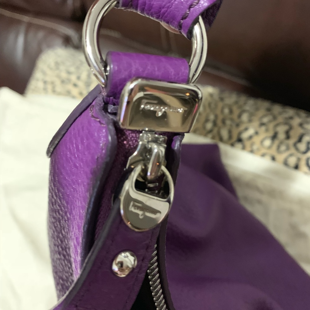 Authentic Salvatore Ferragamo shoulder bag - Picture 7 of 8